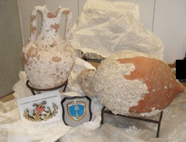 Χανιά: Σύλληψη δύο αλλοδαπών για αρχαιοκαπηλία μέσω καταδύσεων- Δείτε τα αρχαία ευρήματα (φωτό)